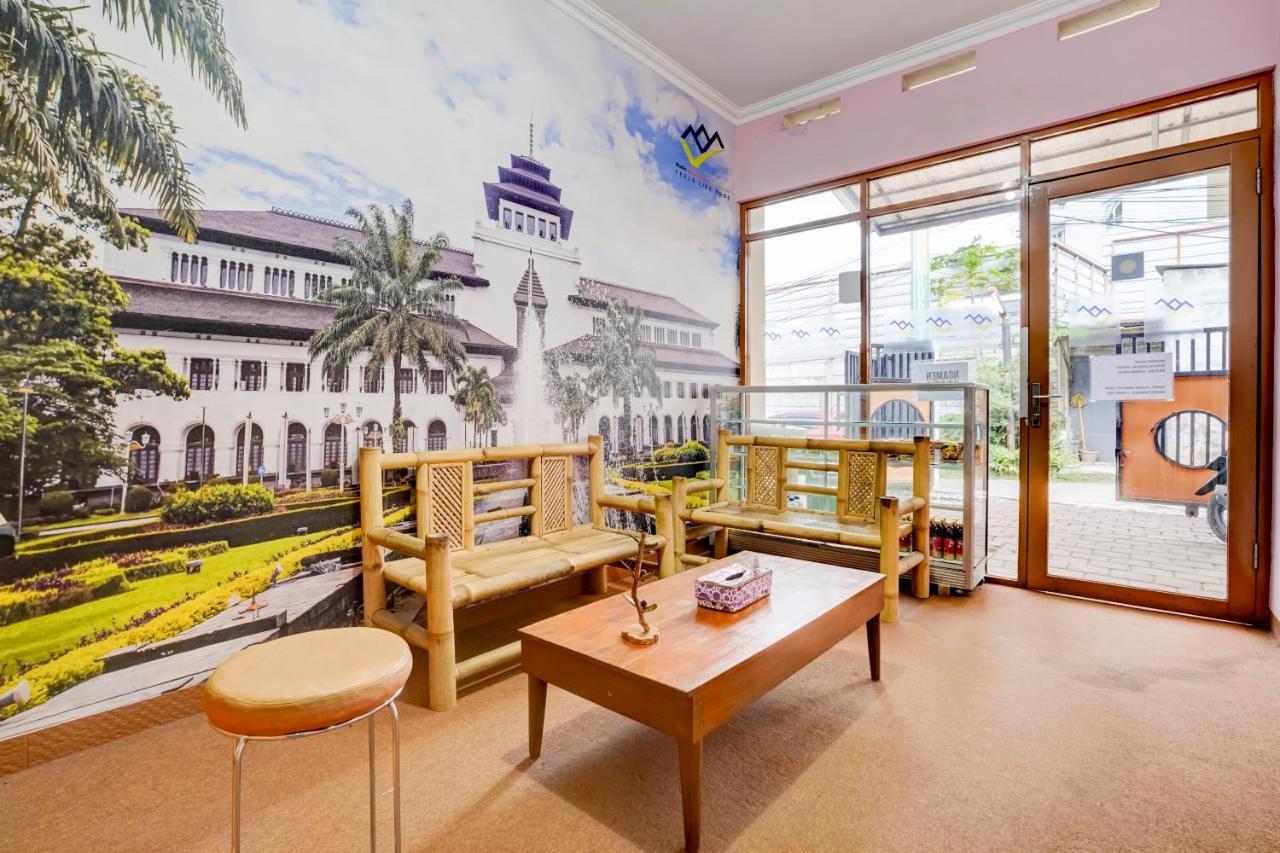 Radio Backpacker Guesthouse Syariah Bandung Buitenkant foto