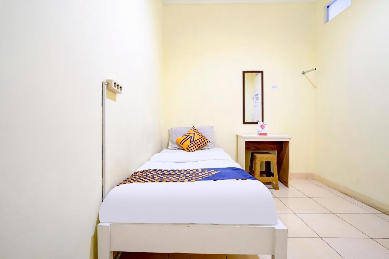 Radio Backpacker Guesthouse Syariah Bandung Buitenkant foto