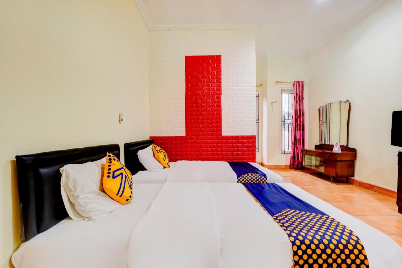 Radio Backpacker Guesthouse Syariah Bandung Buitenkant foto