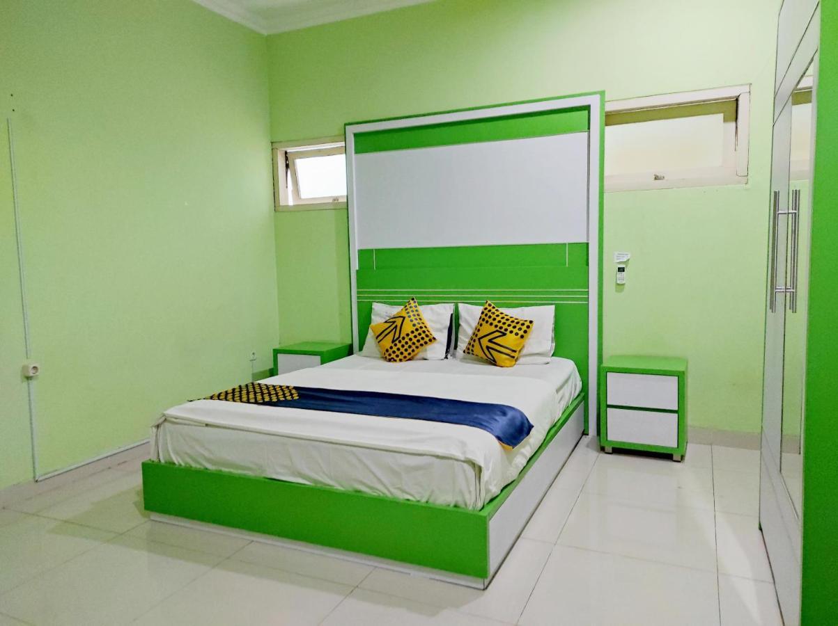 Radio Backpacker Guesthouse Syariah Bandung Buitenkant foto