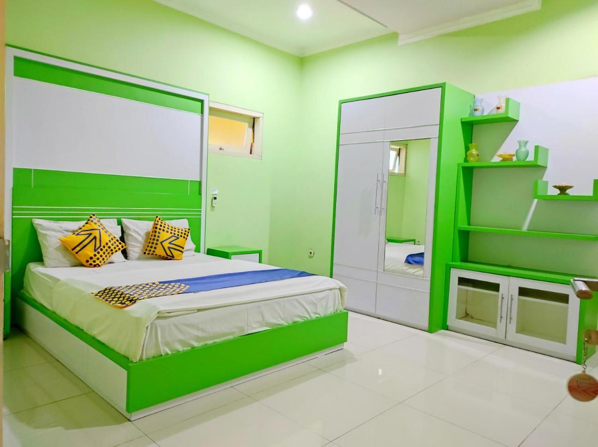 Radio Backpacker Guesthouse Syariah Bandung Buitenkant foto