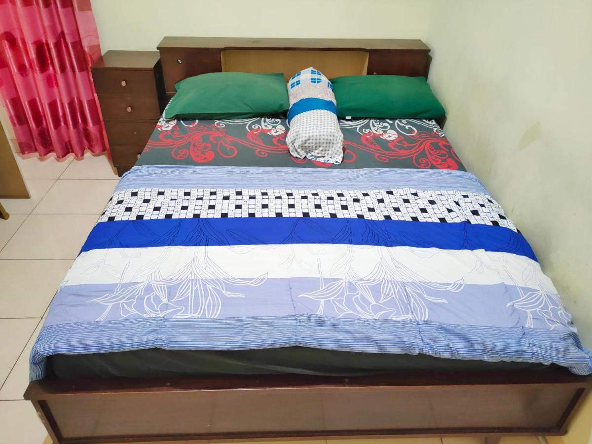 Radio Backpacker Guesthouse Syariah Bandung Buitenkant foto